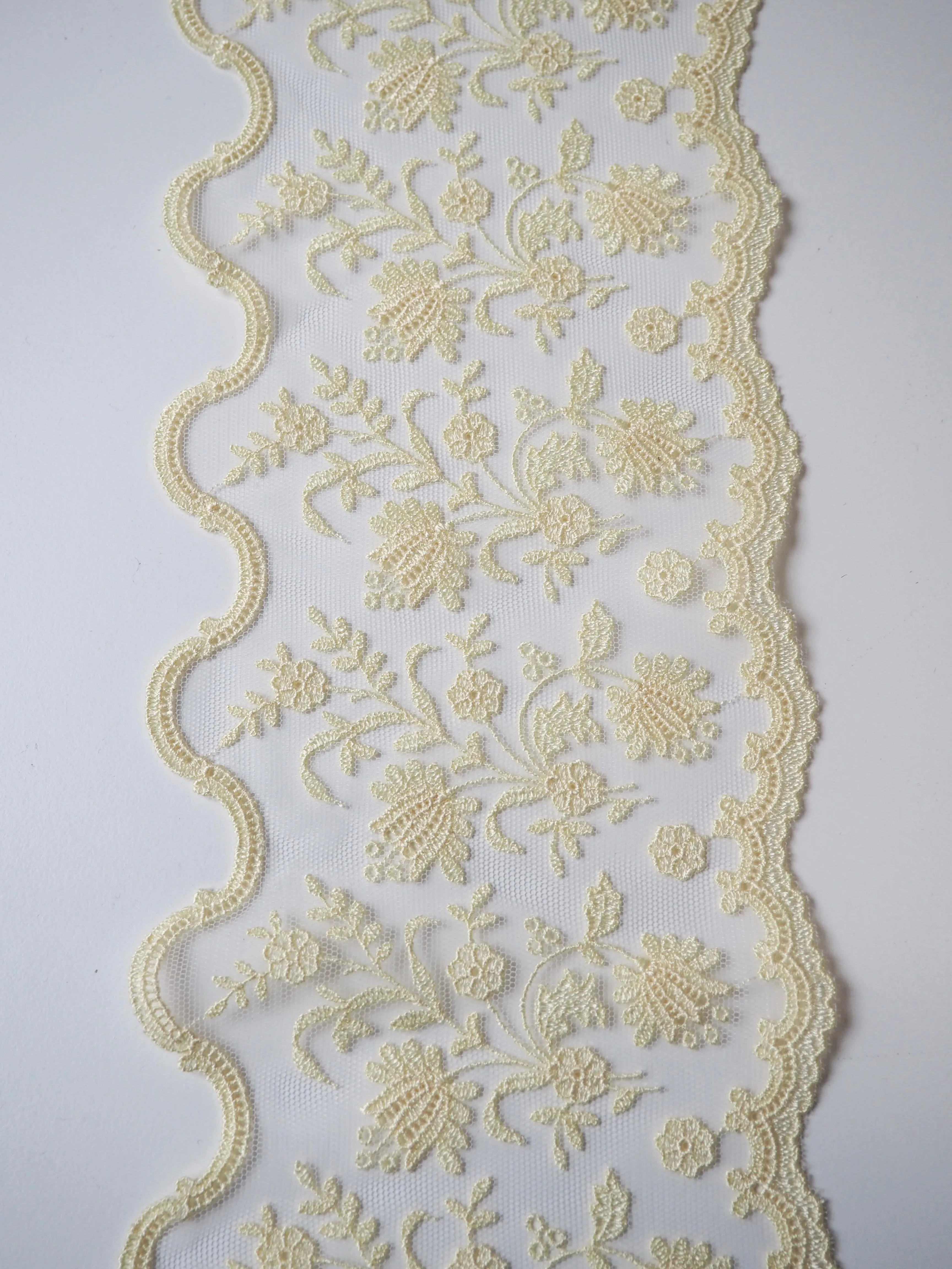 Aphrodite Yellow Lace Trim 13cm