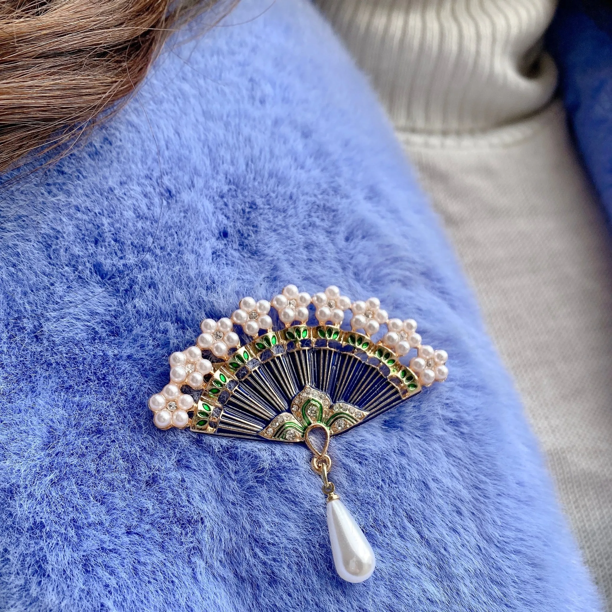 Pearl Drop Brooch Fan