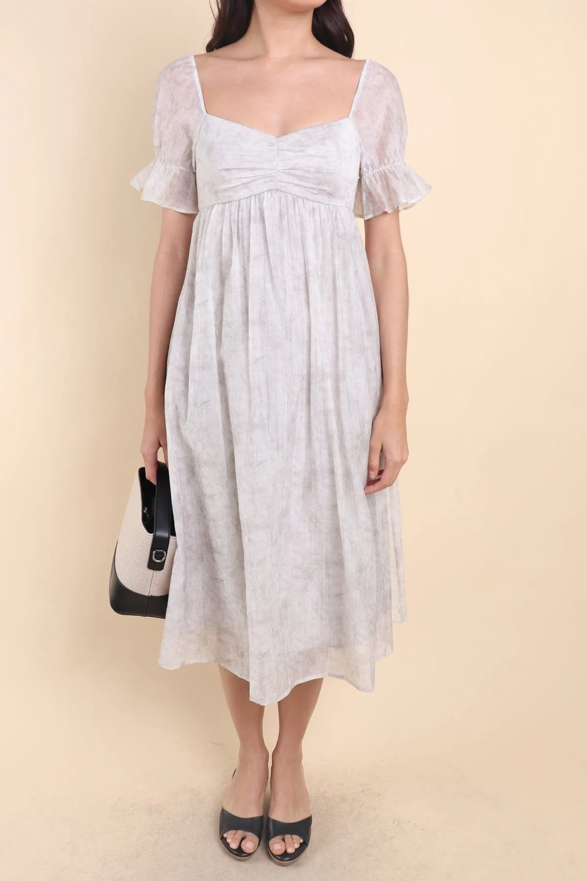 PRAIRIE RUCHED MIDAXI DRESS IN GREY