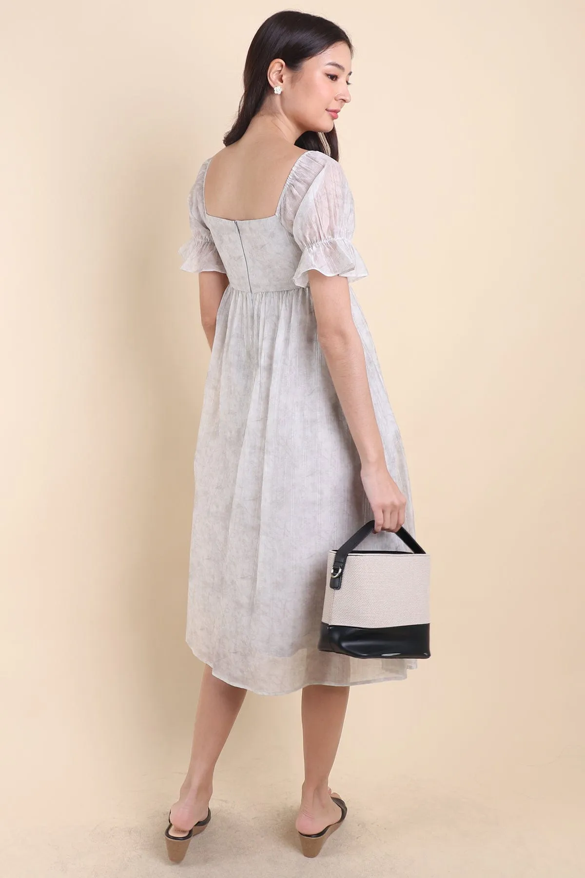 PRAIRIE RUCHED MIDAXI DRESS IN GREY