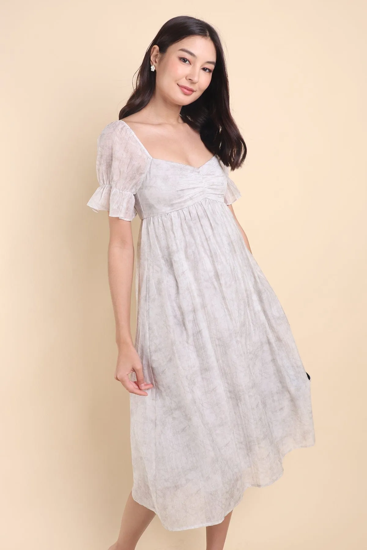 PRAIRIE RUCHED MIDAXI DRESS IN GREY