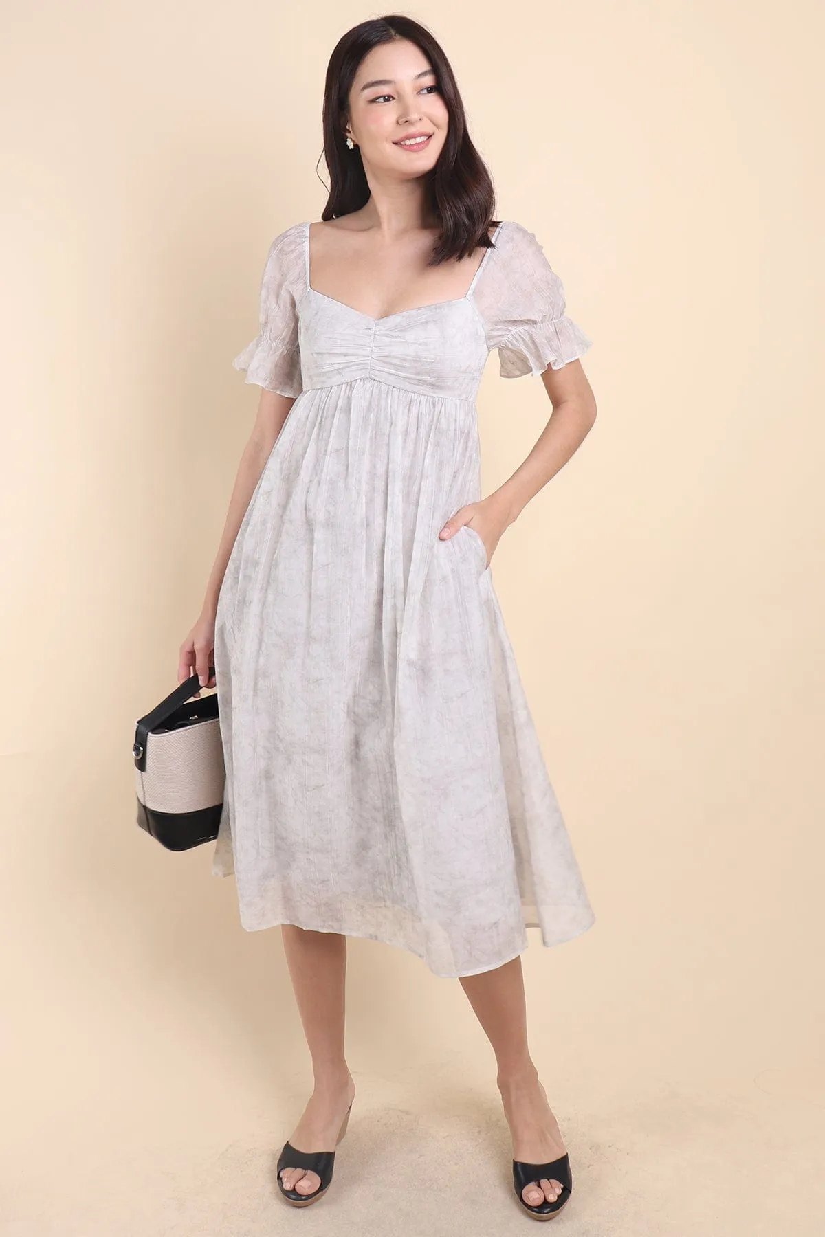 PRAIRIE RUCHED MIDAXI DRESS IN GREY