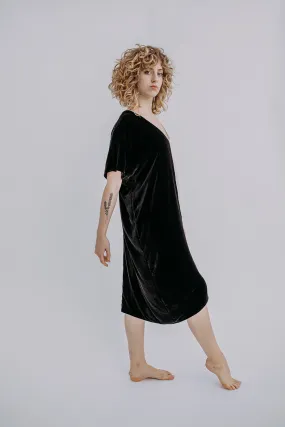 Rise & Ramble Silk Velvet Dress in Ebony